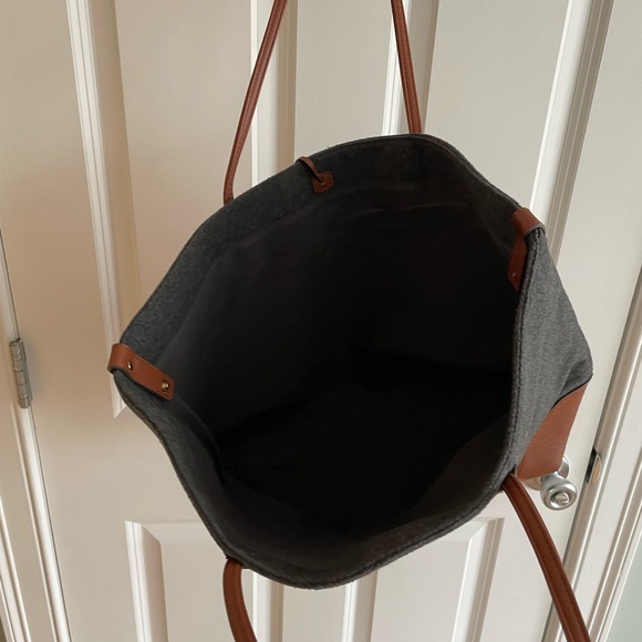 Like New Large Tote (retail $45) - Picture 3 of 5